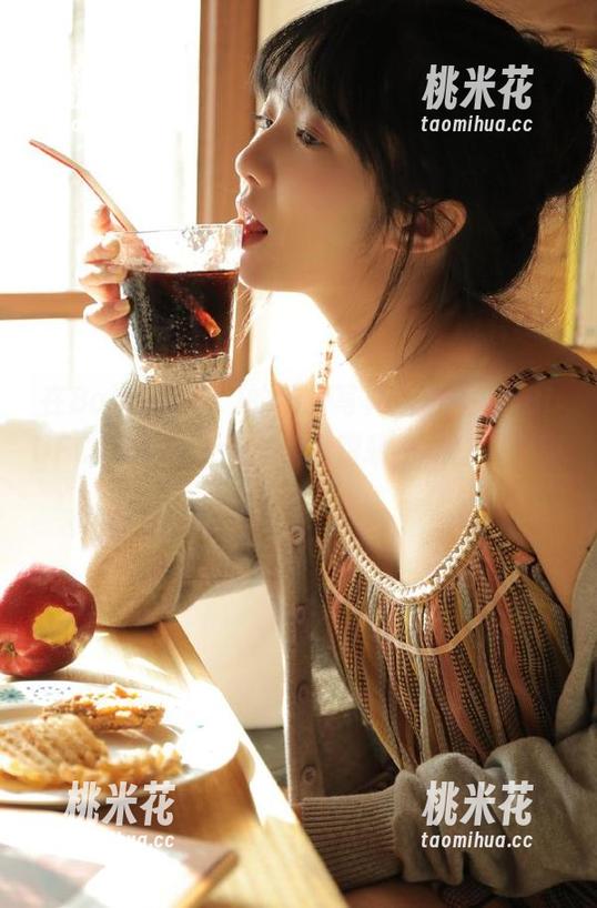 在Bambi(밤비)的私房写真里，发现[BLUECAKE]Diesel的无限轨道，感受甜甜的少女心！