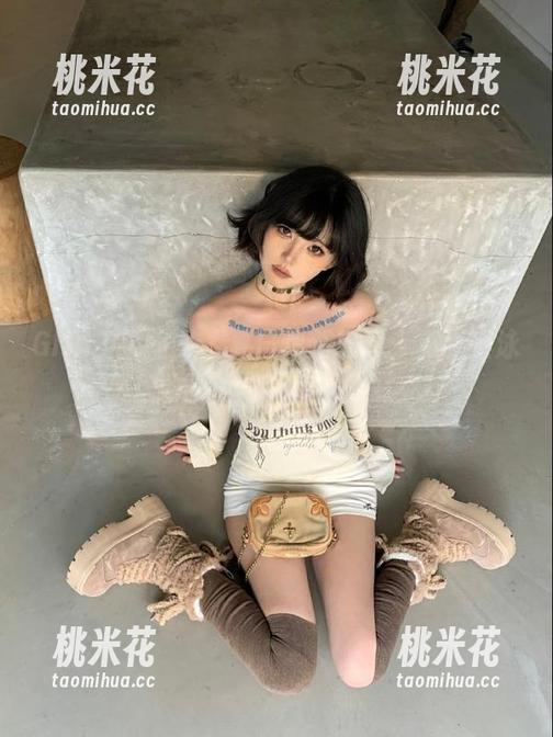GIRLT果团网-莫雅淇 GIRLT果团网 - 夏日清新气息:莫雅淇泳池高清写真作品欣赏