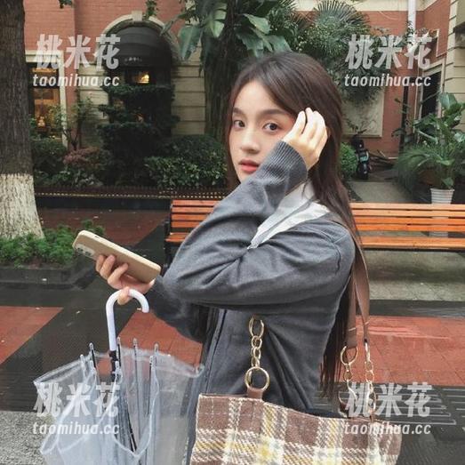 GIRLT果团网-裴希西 GIRLT果团网 - 裴希西短裤时尚合集,潮流图片揭秘她的夏季完美穿搭!