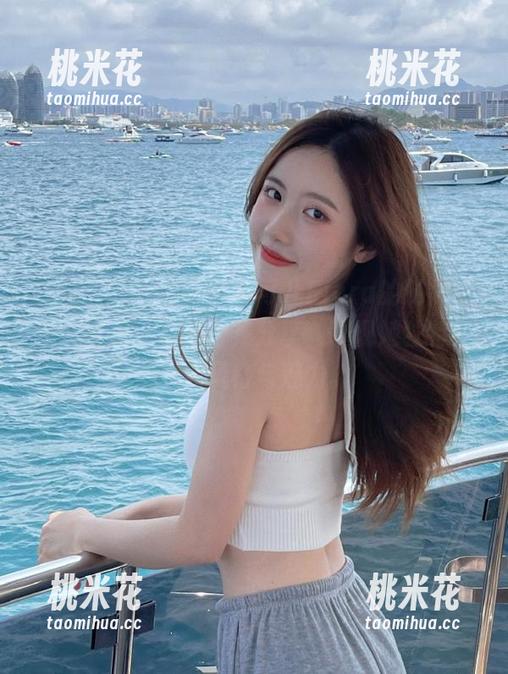 HuaYang花漾 - 朱可儿Flora的时尚之路：裤里丝写真合集分享，展现她独特的个人风格与魅力。