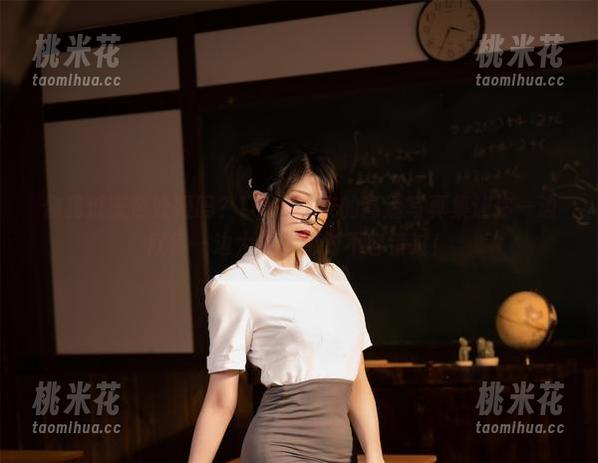你见过蓝色妖姬吗？Leah梓未的高清写真集让你一边欣赏一边大笑，绝对不容错过！