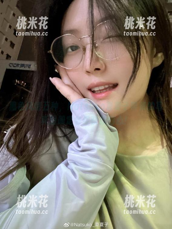 黑色风情万种，Natsuko夏夏子带来的写真图册定会俘获你的心！