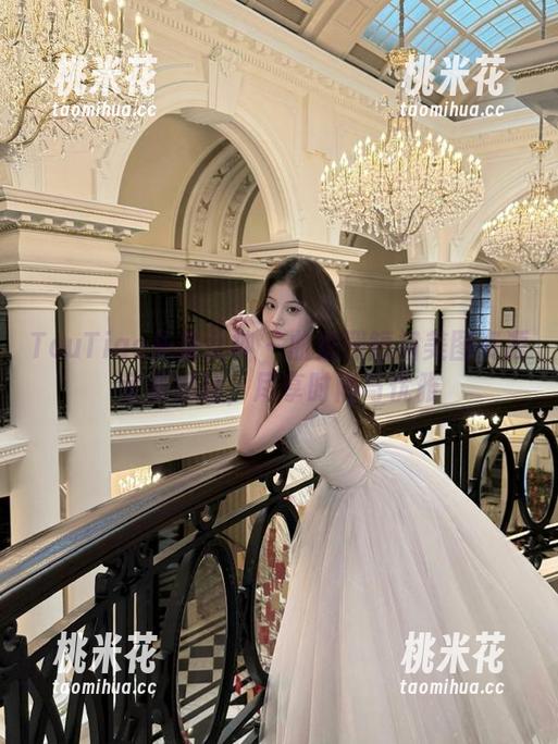 TouTiao头条女神-曲佑熙 TouTiao头条女神 - 曲佑熙短裙美图资源全景揭秘,尽享时尚与优雅