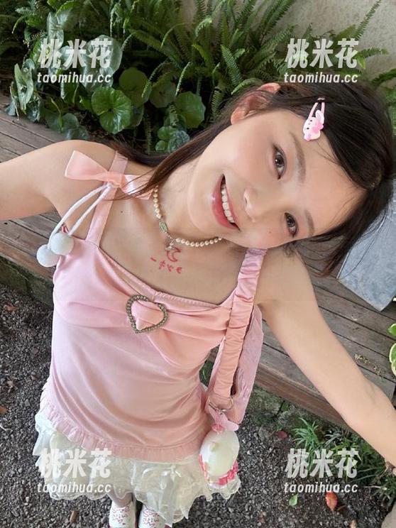 TouTiao头条女神 - 李丽莎的护士私房美图：透视生活中的优雅与奉献