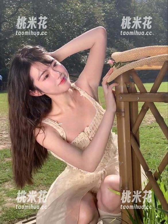 TouTiao头条女神 - 高清写真呈现：李梓熙与立春交融的美丽时刻