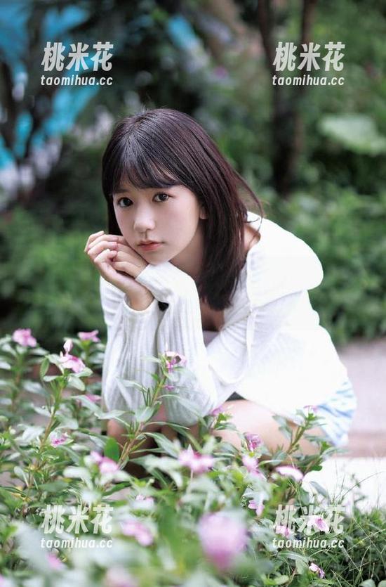 TouTiao头条女神 - 果儿Victoria红裙私拍美图，随风而舞的青春气息与梦想