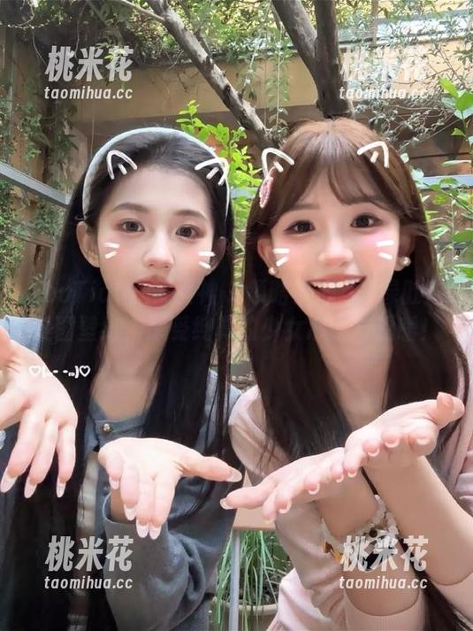 TouTiao头条女神 - 领略梦心玥的绿肚兜美图壁纸，感受纯真的少女心动与温暖！