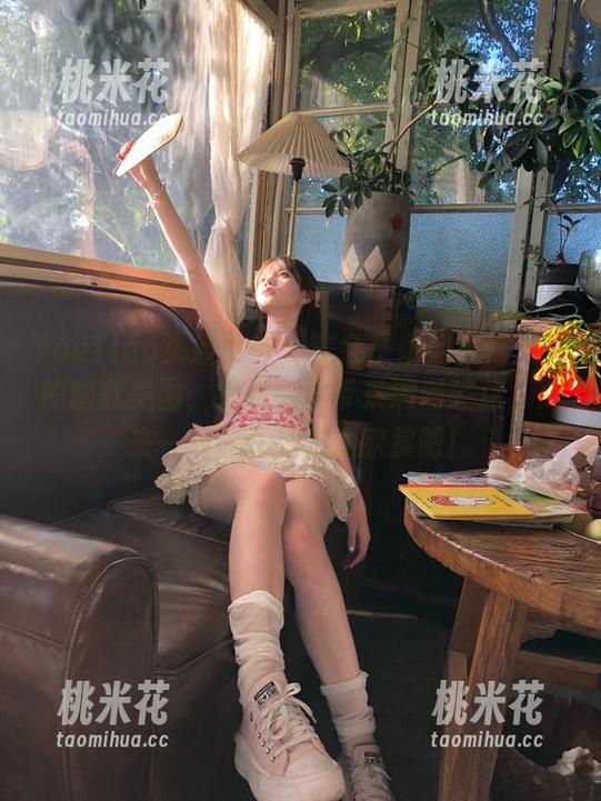 TouTiao头条女神-美会子 TouTiao头条女神 - 美会子御姐在线发布的幽默美图,绝对给你带来满满笑点,快来一起摇头晃脑地欣赏吧!