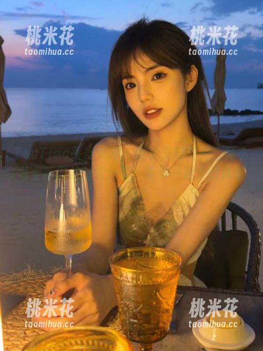 TouTiao头条女神 - 记录美好时光：莫小希全新自拍图包分享，带你一起走进她的世界！