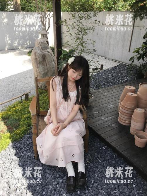 TouTiao头条女神 - 魅力无限的郭忆然：私房吊带图集唤醒你的视觉盛宴