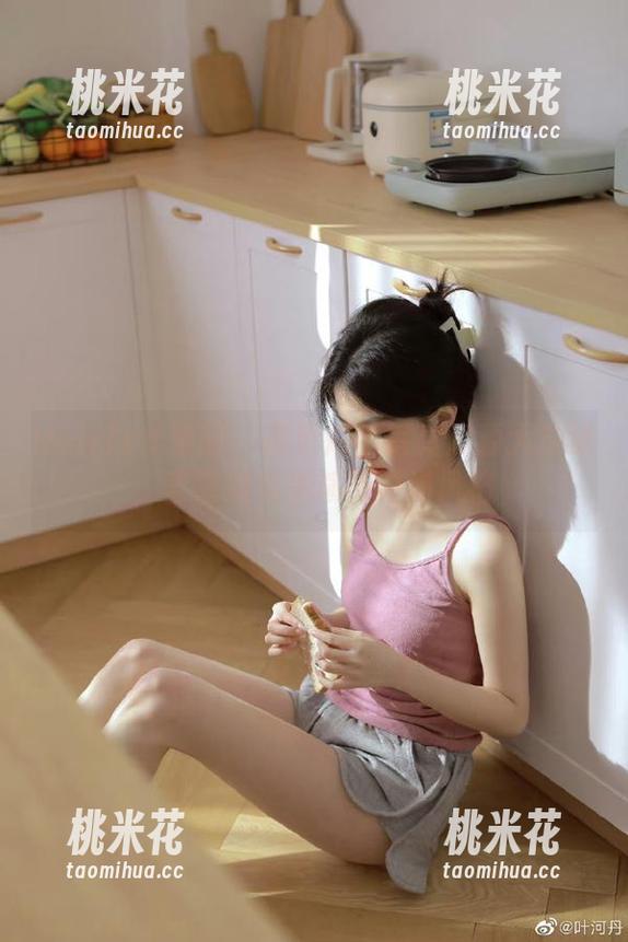 UGirls尤果网-曾嘉琪 UGirls尤果网 - 高清短裤写真资源大放送,曾嘉琪完美演绎时尚风格