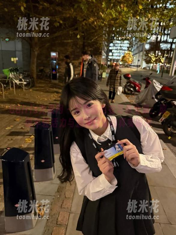 UGirls尤果网-艾霓莎 UGirls尤果网 - 艾霓莎毛衣写真全集:展现年轻活力与温馨日常的真实瞬间