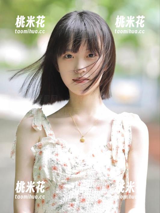 UGirls尤果网-诗朵雅 UGirls尤果网 - 诗朵雅的圣诞写真:那些隐藏在原图与套图中的故事