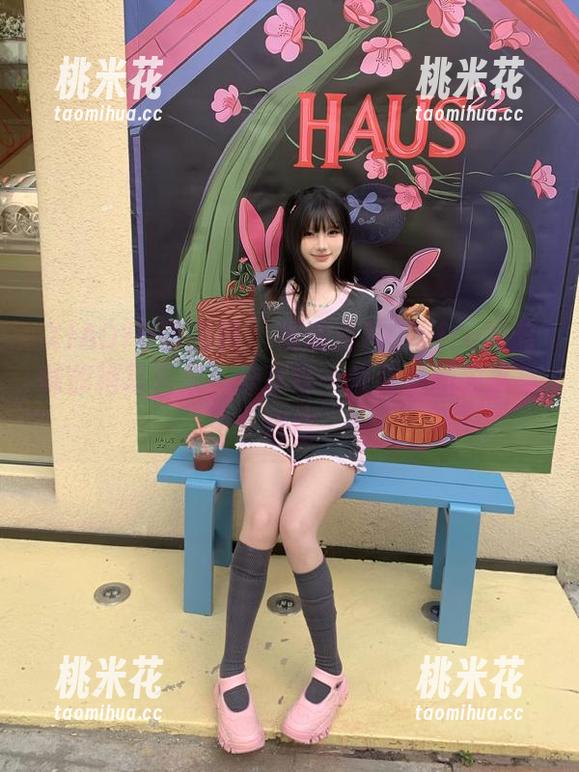 XIAOYU语画界-允儿Claire XIAOYU语画界 - 发现允儿Claire的韵味旗袍写真集,分享每一帧背后的故事与优雅