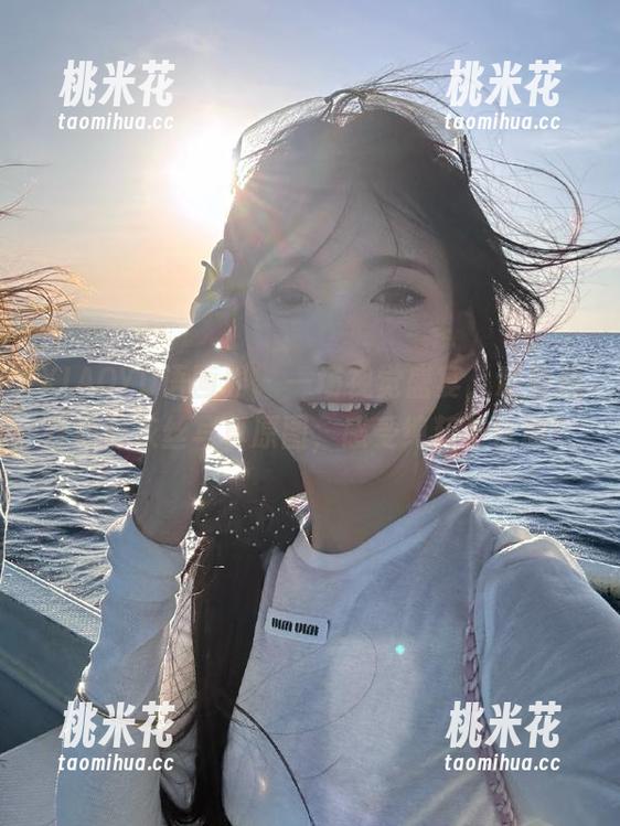XIAOYU语画界-程开心 XIAOYU语画界 - 一场视觉盛宴,观看程开心的灰丝写真原图,感受纯粹与优雅!