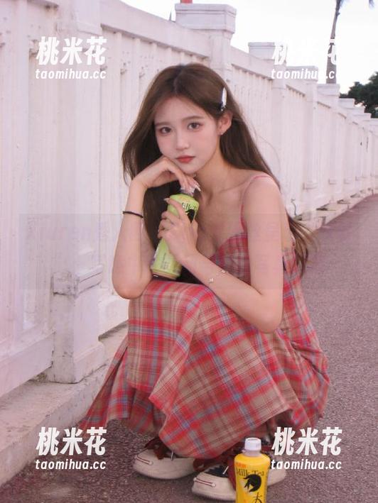 Xiuren秀人网-Egg尤妮丝 Xiuren秀人网 - Egg尤妮丝呈现“灰丝”:写意中的灵动与静谧写真图集