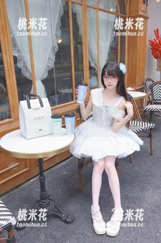 Xiuren秀人网 - Egg尤妮丝女仆：一组美图尽显她的迷人与温柔作品