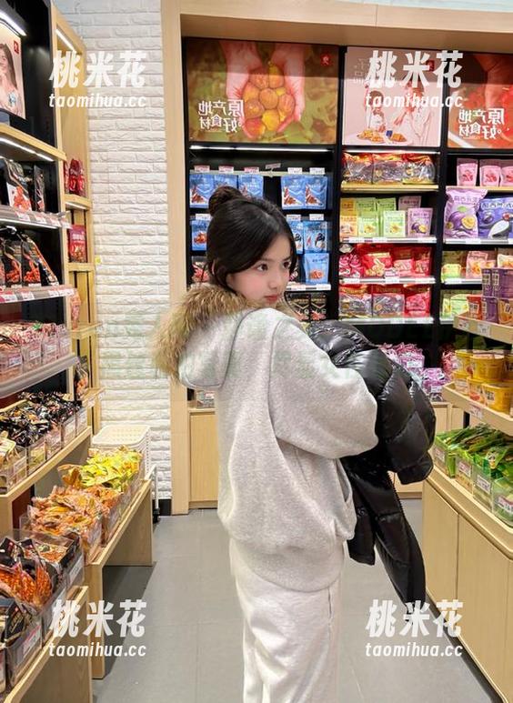 Xiuren秀人网-MODEL伊若 Xiuren秀人网 - 静谧之美:MODEL伊若黑丝私拍写真,尽显女性魅力
