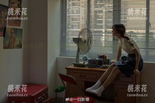 Xiuren秀人网 - e宝小野猫秘书图集出炉，精选最美瞬间，谁还敢说她不是女神？