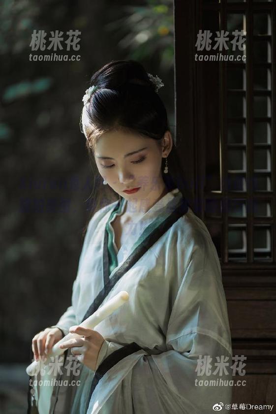 Xiuren秀人网 - “养乐多Doll”的在线旅拍美图，带你一起感受最真实的旅行魅力！
