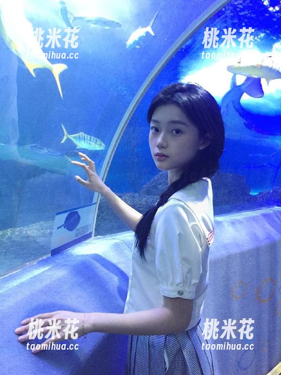 Xiuren秀人网 - 卓芷伊EricA内衣写真：从自然光影中捕捉她魅力的精彩照片