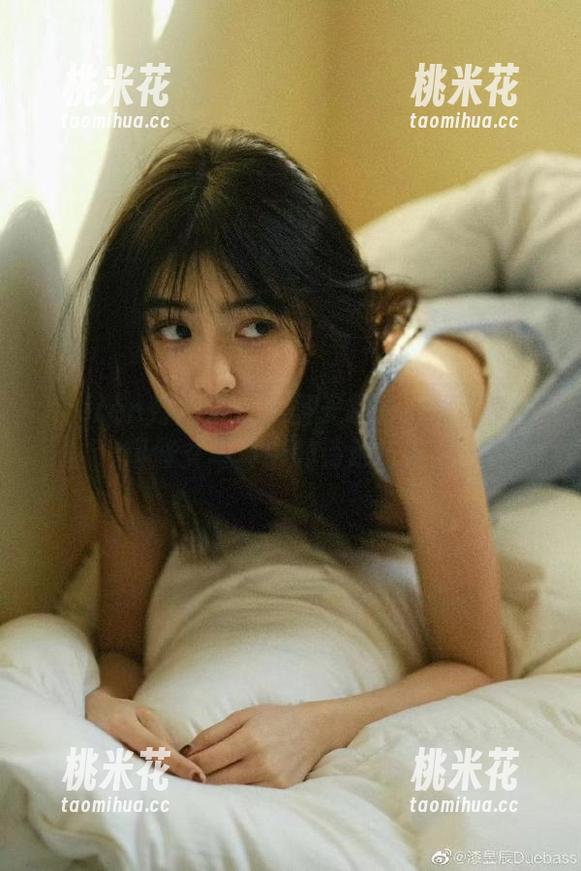 Xiuren秀人网-唐安琪 Xiuren秀人网 - 无圣光摄影风格:唐安琪修女写真中的诗意与叛逆