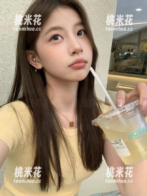 Xiuren秀人网 - 张思允Nice短裤写真，仿佛回到那些无忧无虑的年轻岁月原图