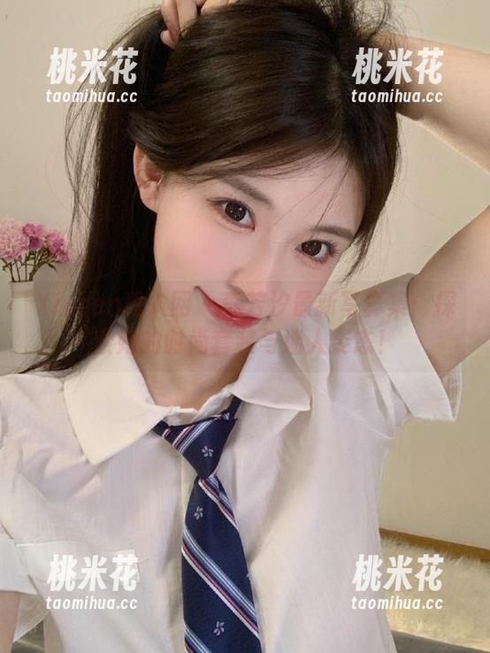 Xiuren秀人网-李若汐 Xiuren秀人网 - 李若汐最新写真集:探索她的时尚套装与迷人姿态!