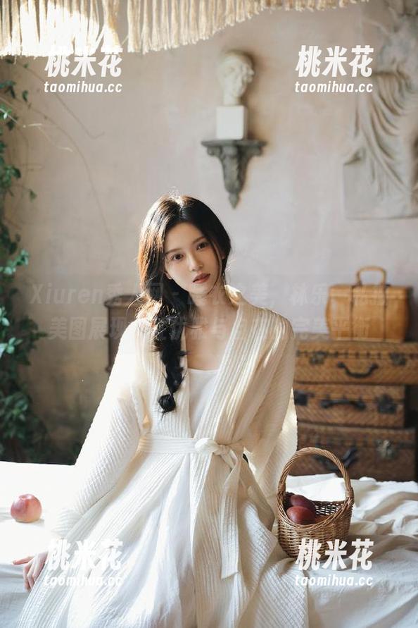 Xiuren秀人网 - 睡衣之美，林乐一私拍美图展现女性优雅与自在的完美平衡