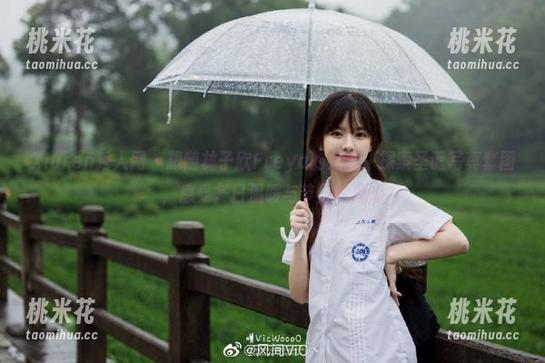 Xiuren秀人网 - 跟随林子欣Freya的足迹，探索圣诞写真套图，感受冬日温暖与节日的魔力