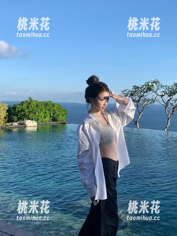 Xiuren秀人网 - 高清写真！萝莉悠悠酱的白衬衫日常，不下载你可收不到这么可爱！