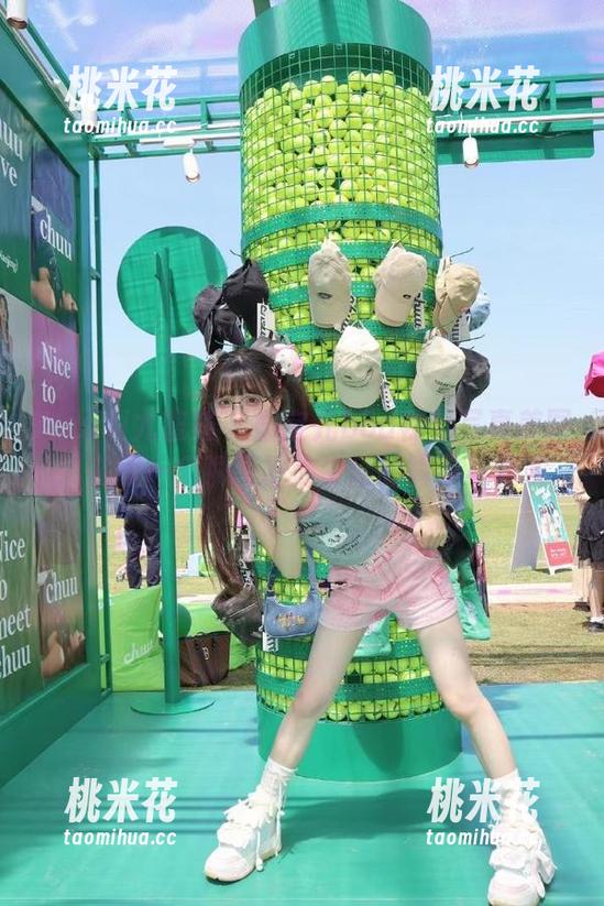 YouMi尤蜜荟-媛宝儿boa YouMi尤蜜荟 - 媛宝儿boa裸足写真美图:在每一个瞬间重拾生活的简单与真实
