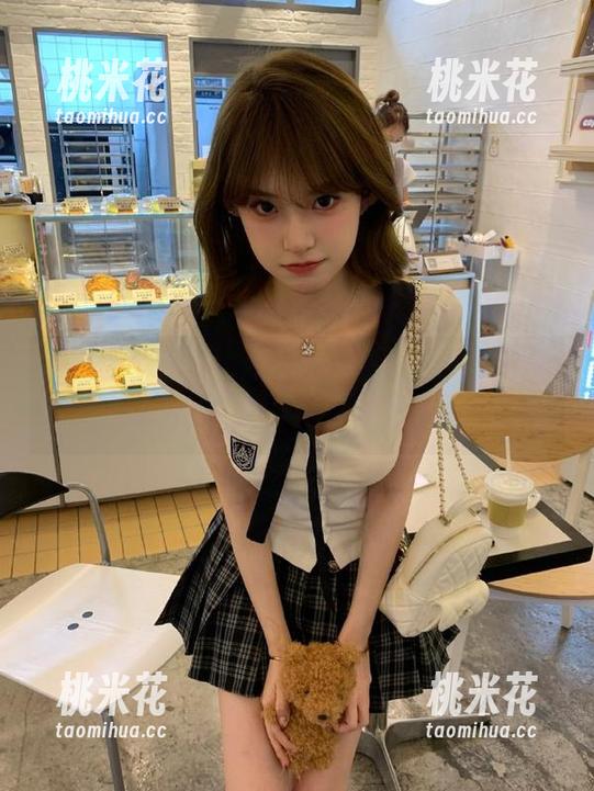 pans-果汁 pans - 高清果汁礼服合集:优雅的礼服与果汁的清新相遇,一同展现绝美风采!