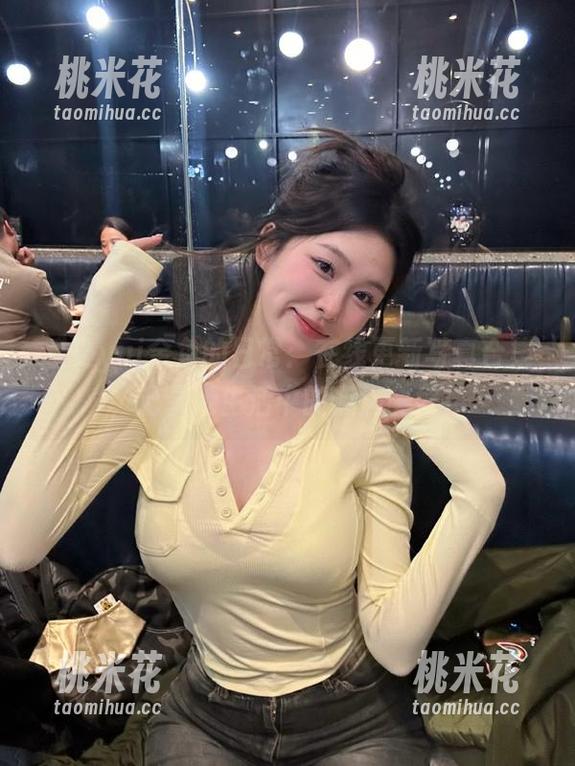 感受yui金鱼的日常：在线更新写真合集，记录她生活中的点滴美好！