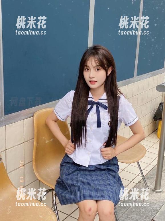 网盘下载，いくみ(育美)简约风格自拍写真作品，完美捕捉每一瞬间