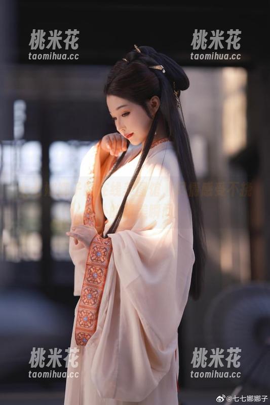 七七娜娜子 七七娜娜子的在线美图馆,尽情感受不挠女仆的甜美瞬间!