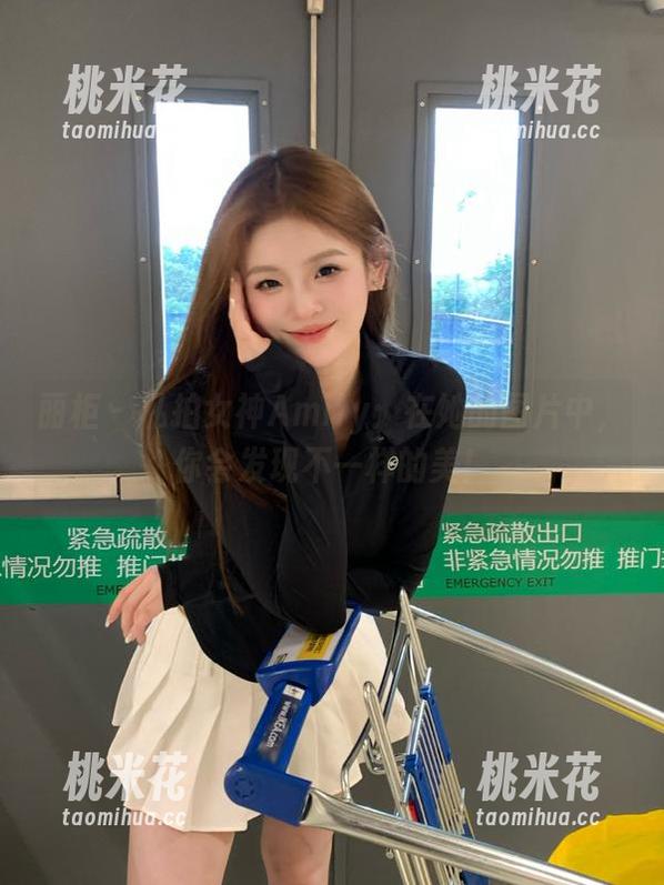 丽柜 - 私拍女神Amily：在她的图片中，你会发现不一样的美！