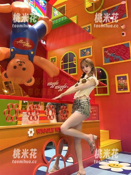 丽柜 - 揭秘小璐璐女王的魅力写真合集，带你探索她的精彩套图世界