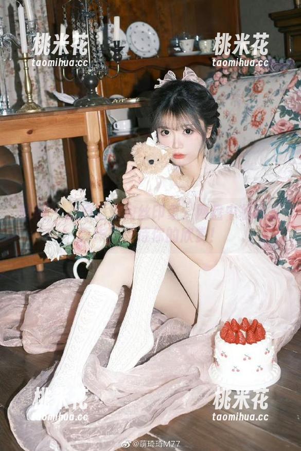 丽柜 - 心心呈现肉丝印象：网盘中极致写真作品等待你的欣赏！