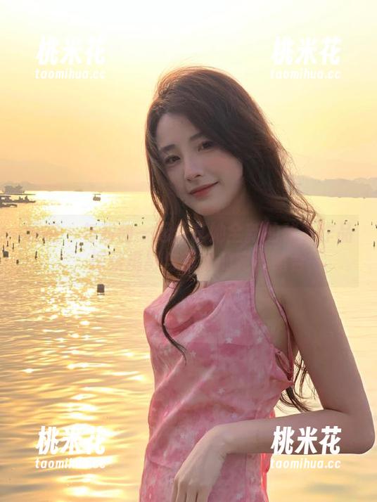 丽柜-甜甜 丽柜 - 与甜甜一起分享她全新的秘书作品,探索摄影与艺术的完美结合