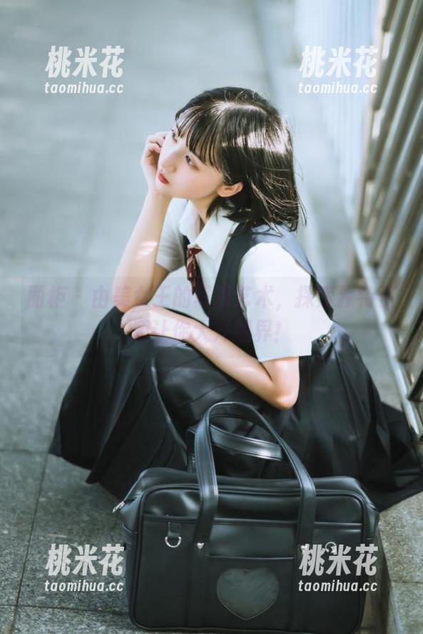 丽柜 - 由美女王的写真艺术，探索独特资源让你大开眼界！