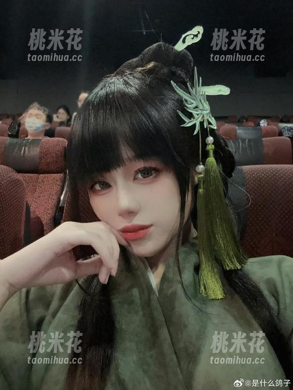 九言从不咕咕 邂逅九言从不咕咕高清睡衣图册,她的每个眼神都藏着故事