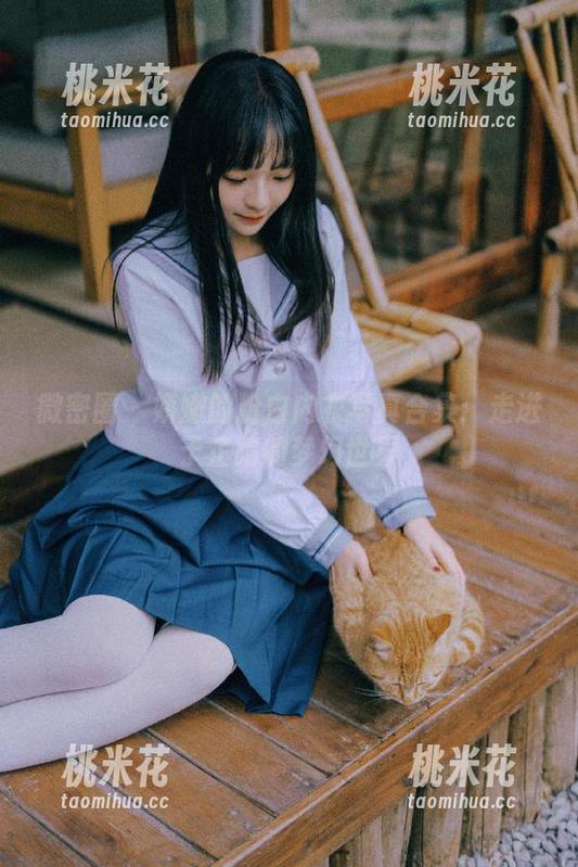 微密圈 - 娇嫩的粉白内衣写真合集：走进于芷晴的梦幻世界