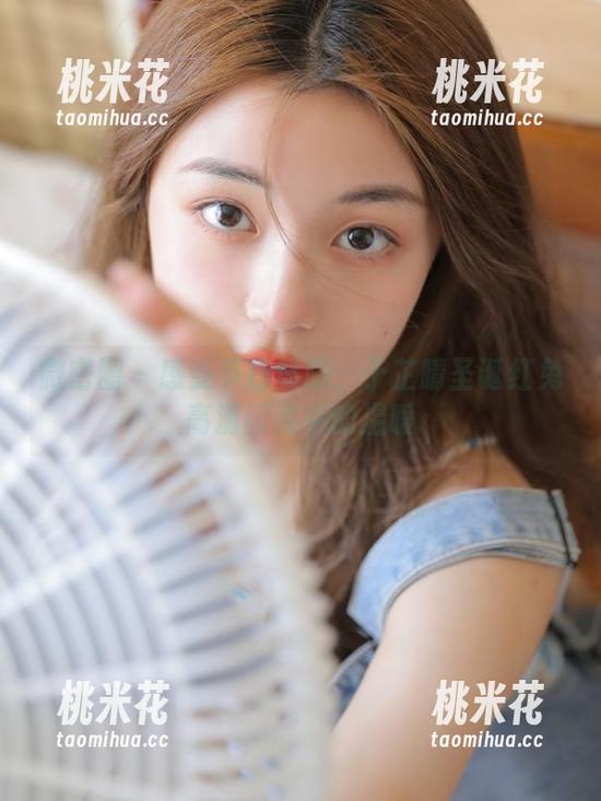 微密圈 - 感受节日氛围：于芷晴圣诞红兔高清图库中的温暖