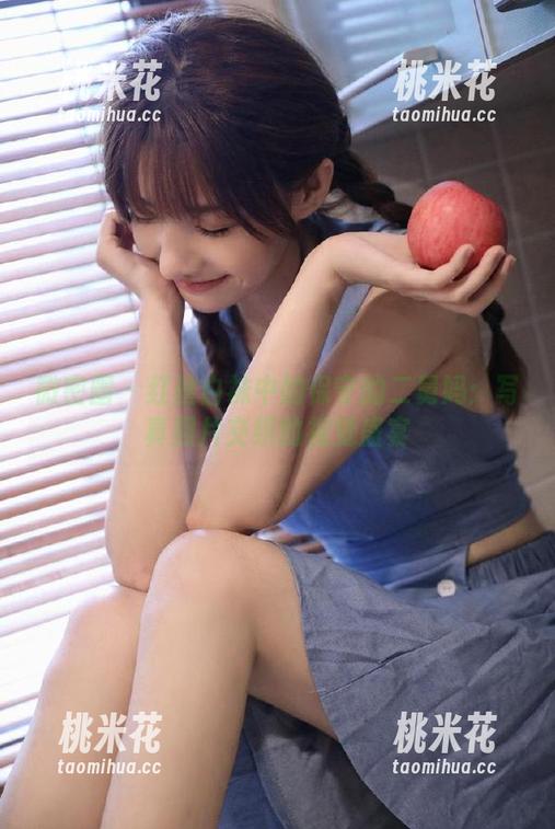 保守的二舅妈 微密圈 - 红丝白袜中的保守的二舅妈:写真照片交织的视觉盛宴