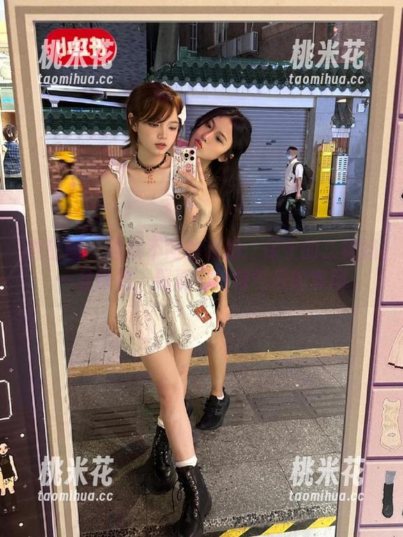 保守的二舅妈 微密圈 - 与众不同的私拍:保守的二舅妈一身纱衣,展现出独特气质的套图