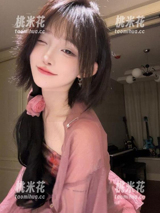 克拉女神-小芹 克拉女神 - 一起探索小芹的定制双人作品,感受生命的多彩瞬间
