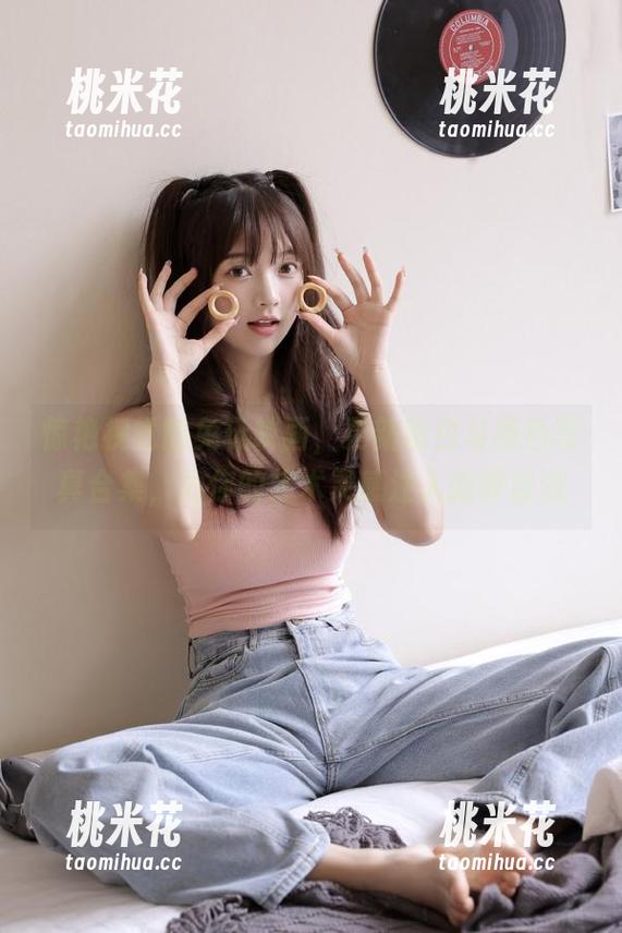 惊艳视觉的兔玩映画，更新粉白与黑色写真合集，为你的艺术灵感注入新鲜血液