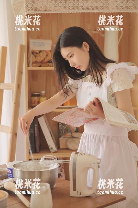 兔玩映画 下载送不停:兔玩映画独家绿T恤白鞋少女写真,尽享青春的魅力图片!