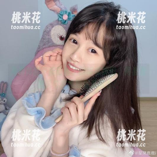 千反田鹿子 免费体验千反田鹿子的眼镜美图,简直是视觉与艺术的完美融合!